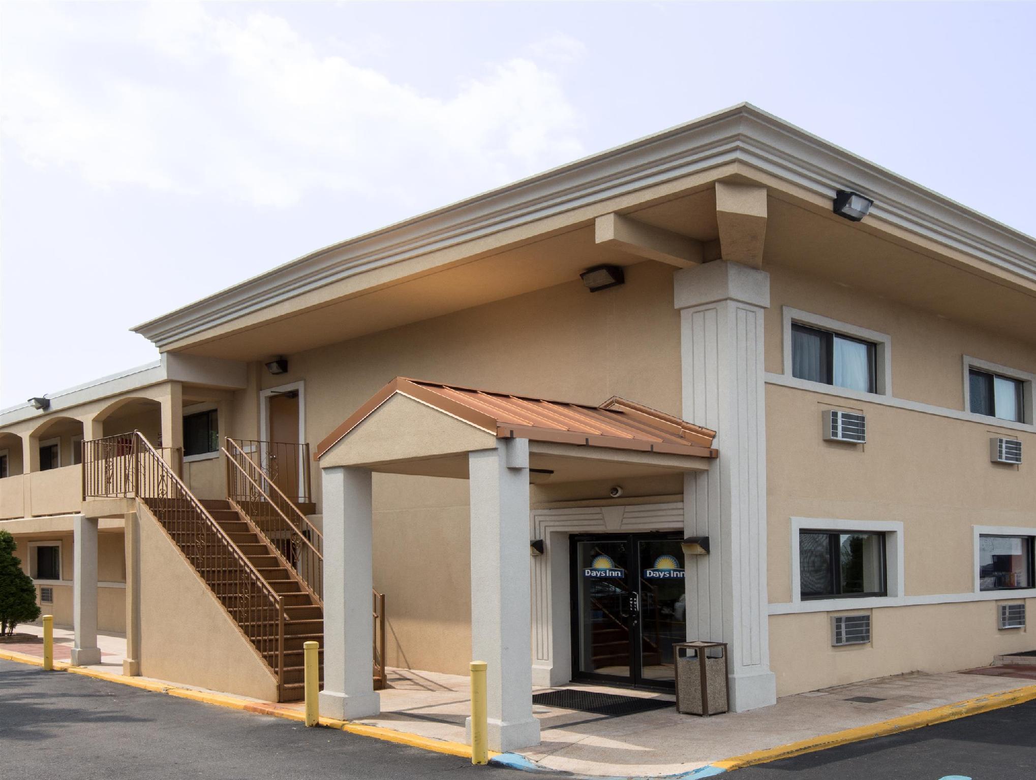 Red Roof Inn Copiague Extérieur photo
