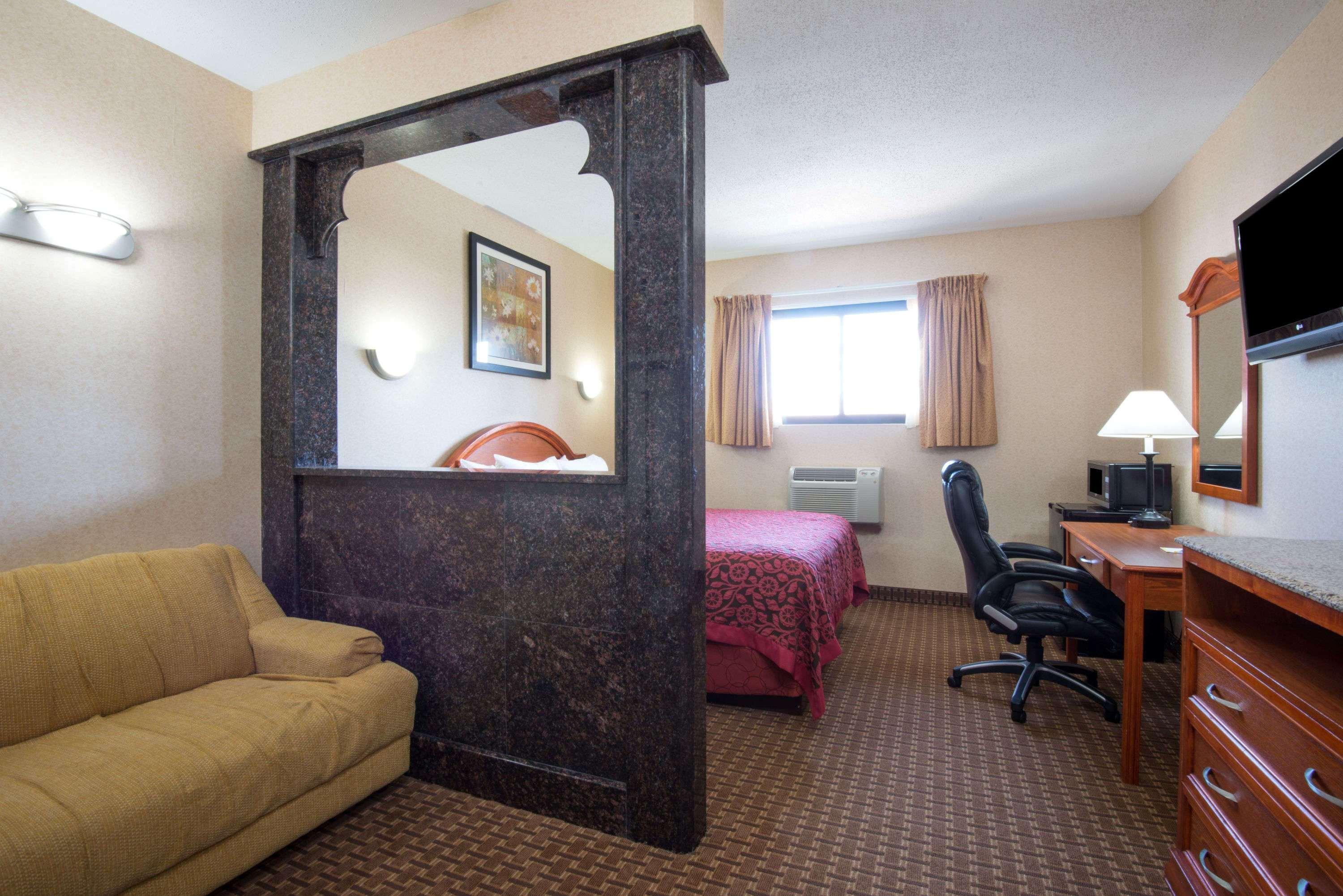 Red Roof Inn Copiague Extérieur photo