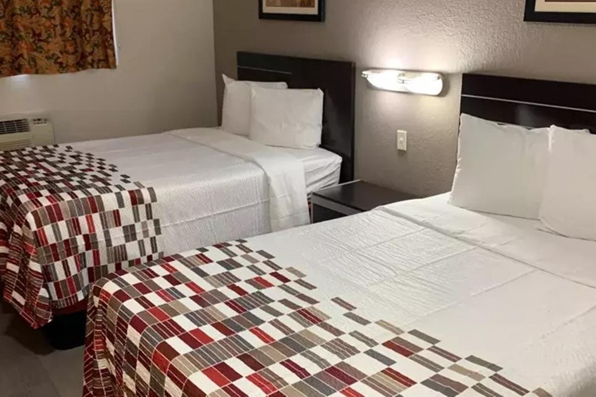 Red Roof Inn Copiague Extérieur photo