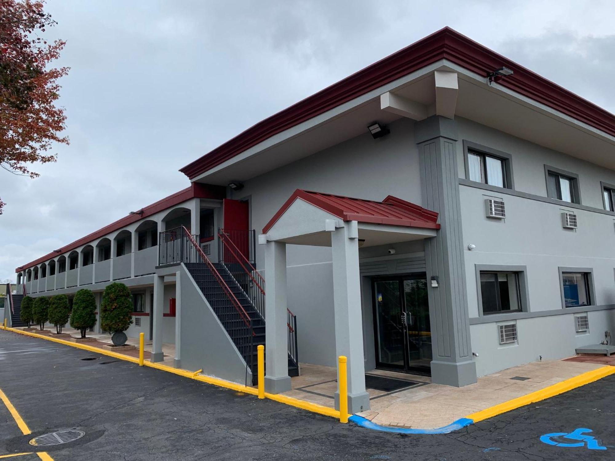 Red Roof Inn Copiague Extérieur photo